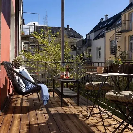 Cozy With Sunny Balcony Apartamento Bergen