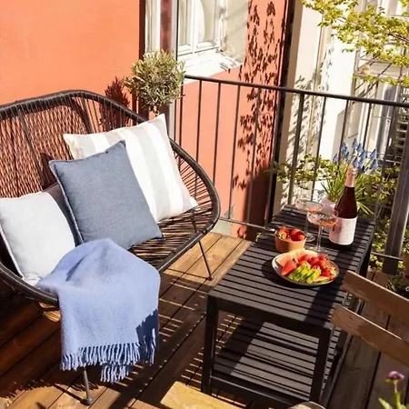 Cozy With Sunny Balcony Apartamento