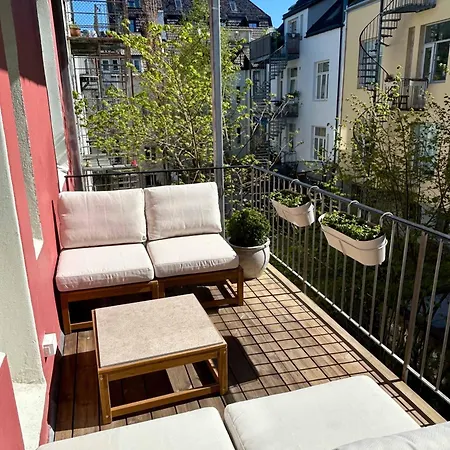 Apartamento Cozy With Sunny Balcony