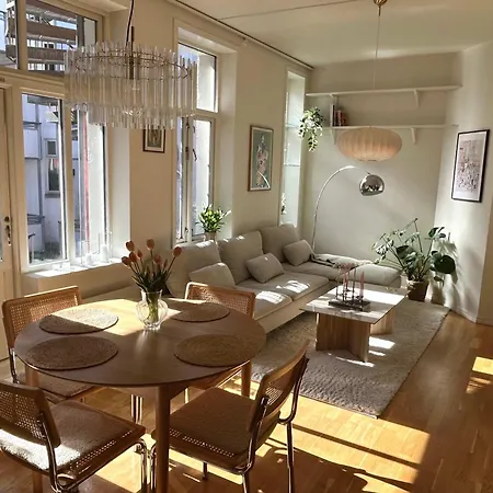 Cozy With Sunny Balcony Apartamento Bergen