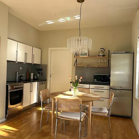 Apartamento Cozy With Sunny Balcony Bergen